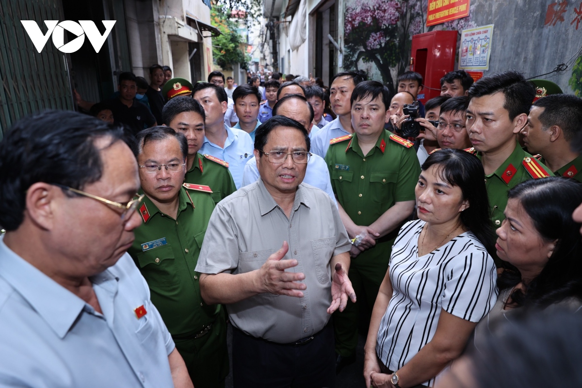 Thủ tướng kiểm tra, thị sát hiện trường vụ cháy chung cư mini tại Hà Nội